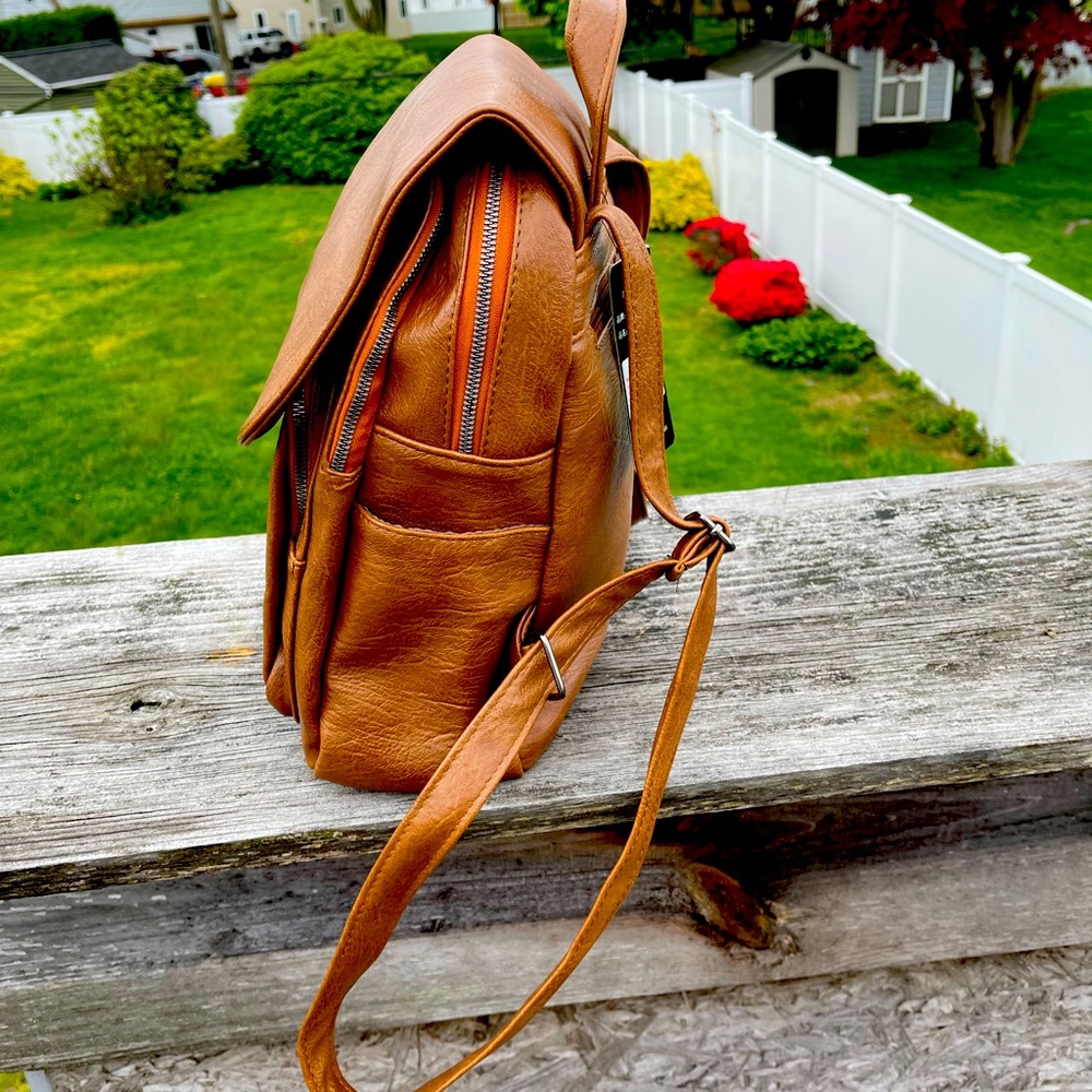 Backpack - Picture 2 of 5